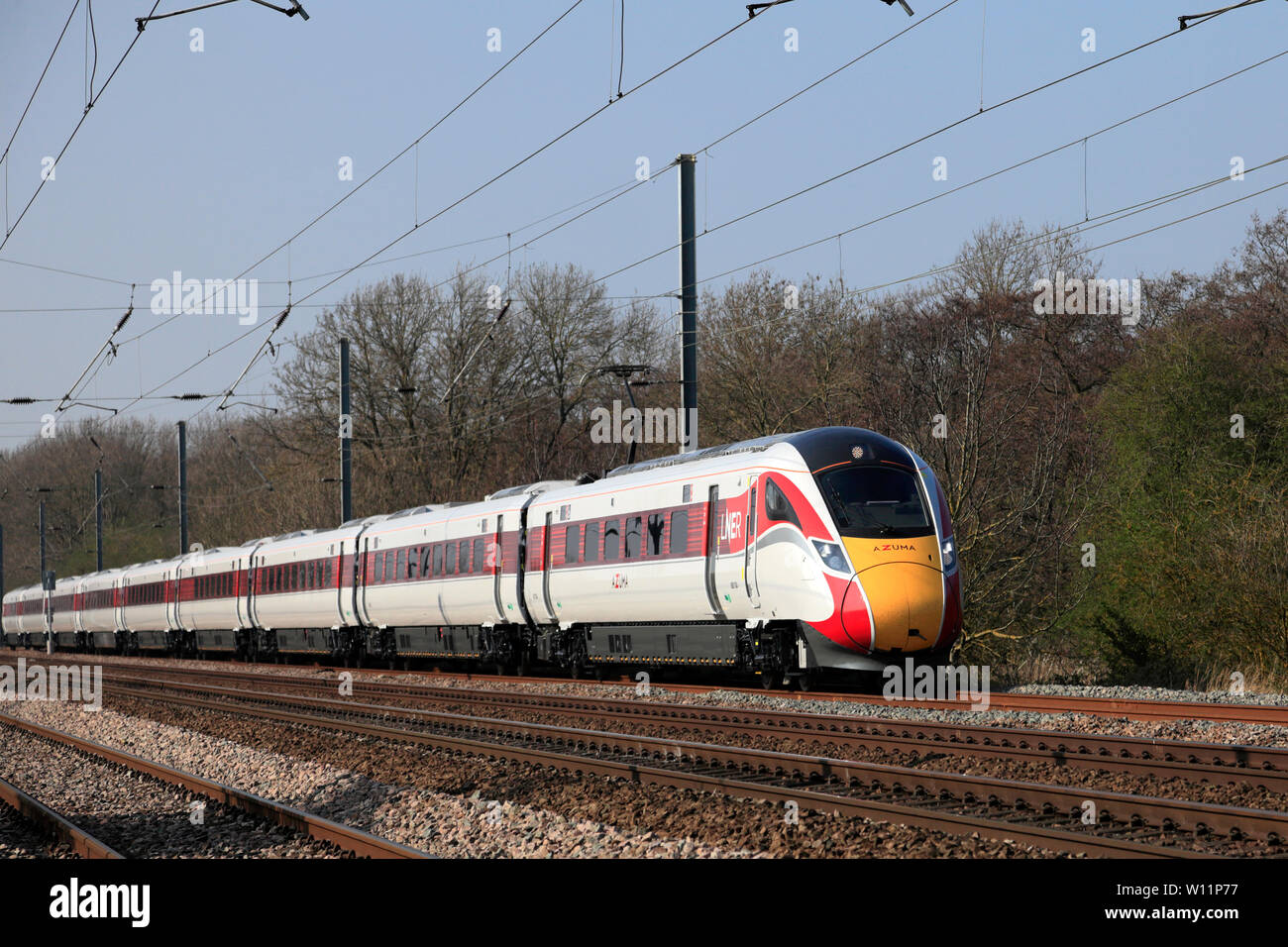 LNER Azuma treno, classe 800, East Coast Main Line Railway, Peterborough, CAMBRIDGESHIRE, England, Regno Unito Foto Stock