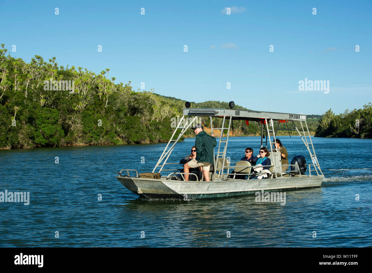 La barca turistica sul fiume Kariega, Sibuya Game Reserve, Sud Africa Foto Stock