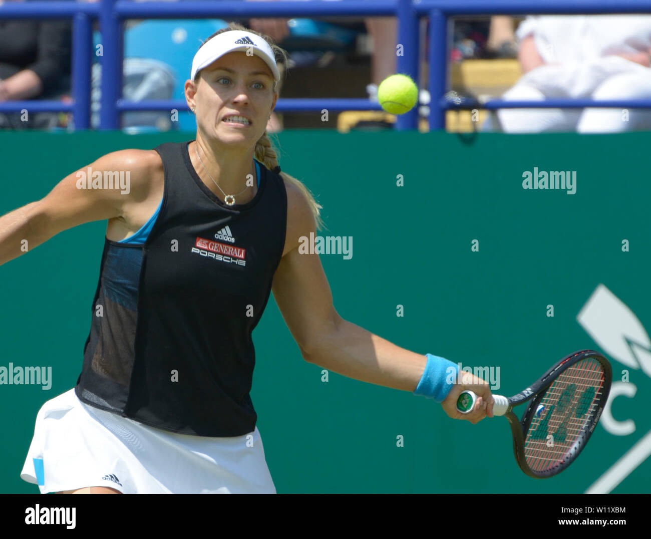 Angelique Kerber (GER) loslosing nel finale della natura Valle internazionali di tennis in Devonshire Park, Eastbourne, Regno Unito. Il 29 giugno, 2019. Foto Stock