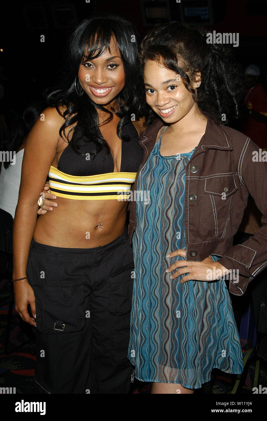 Angell Conwell & Monica McSwain a Angell Conwell il ventunesimo compleanno Bowling partito svoltasi a Pinz Bowling in Studio City, CA. La manifestazione ha avuto luogo lunedì 2 agosto 2004. Foto di: SBM / PictureLux - Tutti i diritti riservati - Riferimento File # 33790-6527SBMPLX Foto Stock