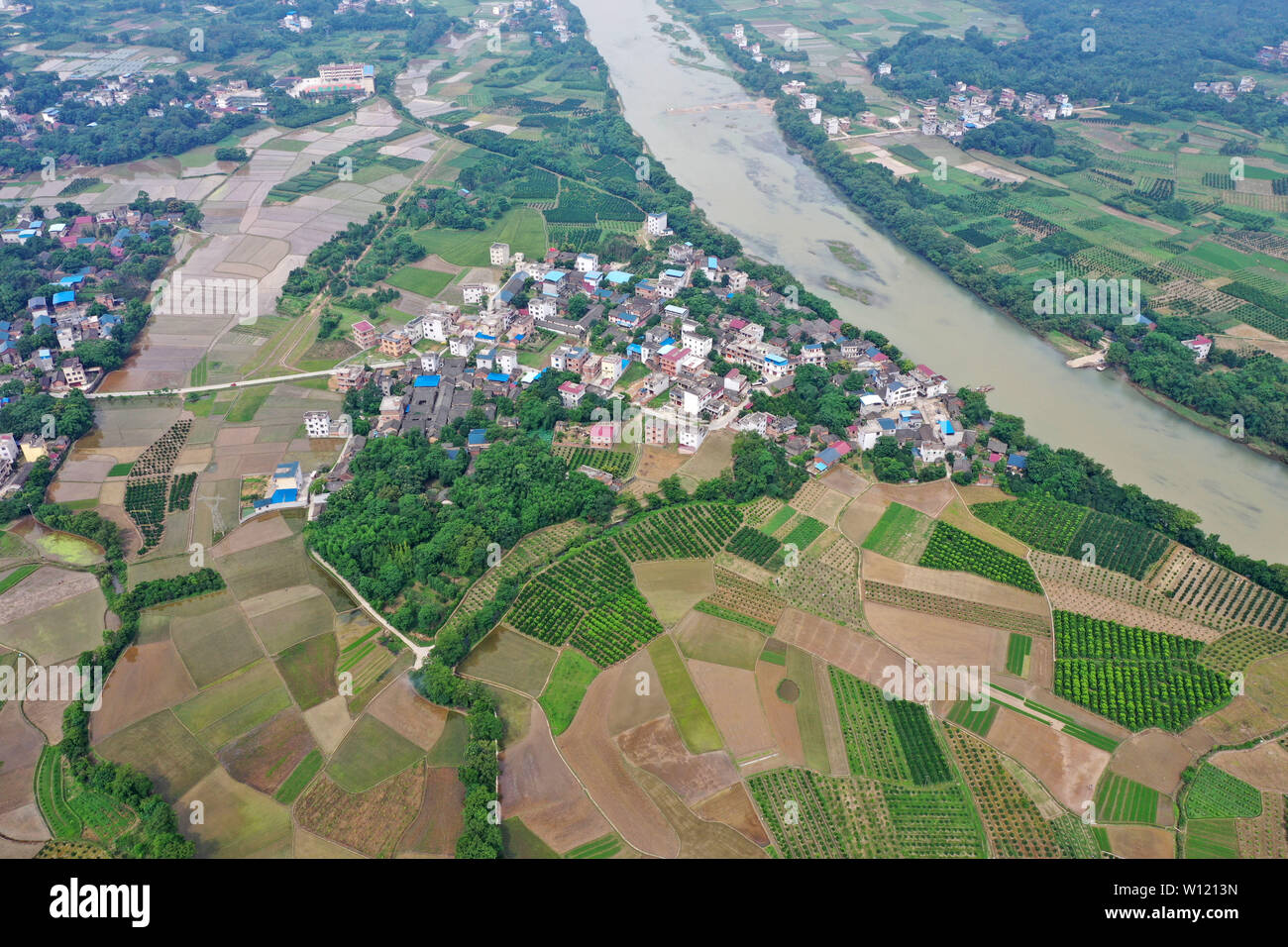 Quanzhou. Il 29 giugno, 2019. Foto aerea adottate il 29 giugno 2019 illustra il terreno coltivabile scenario di Fenghuang township di Quanzhou County, a sud della Cina di Guangxi Zhuang Regione autonoma. Credito: Lu Boan/Xinhua/Alamy Live News Foto Stock