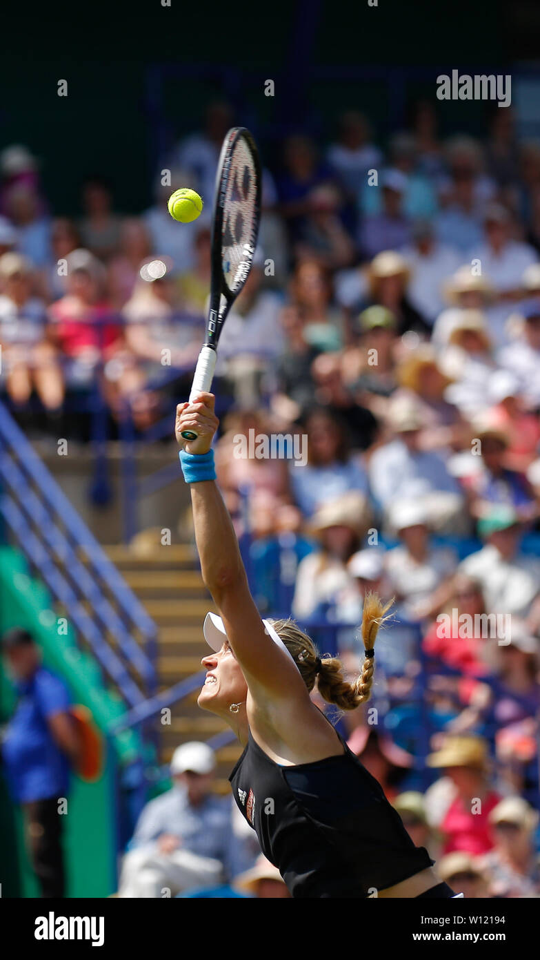 Devonshire Park, Eastbourne, Regno Unito. Il 29 giugno, 2019. Natura Valle Torneo Internazionale di Tennis; Angelique Kerber (GER) serve a Karolina Pliskova (CZE) Credito: Azione Sport Plus/Alamy Live News Foto Stock