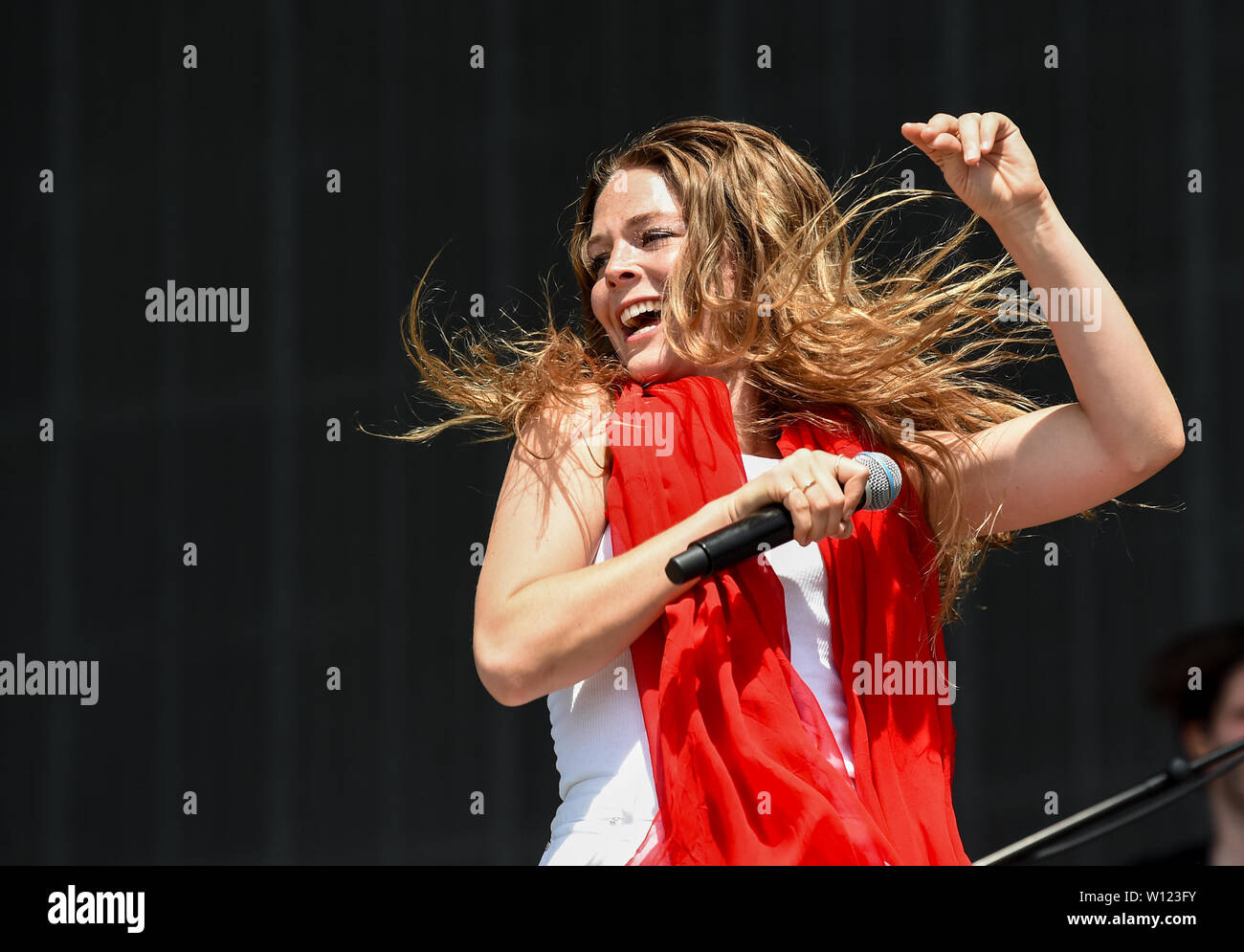 Glastonbury, Pilton, Somerset, Regno Unito. Il 29 giugno, 2019. Maggie Rogers esegue sull'altro stadio a Glastonbury Festival il 29 giugno 2019. Foto di Tabatha Fireman/prospettiva femminile Credit: prospettiva femminile/Alamy Live News Foto Stock