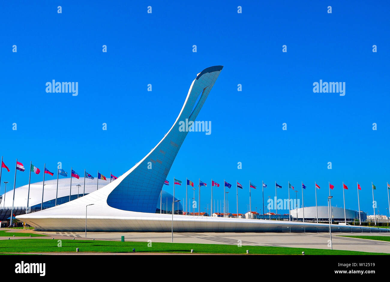 Russia - 2 Ottobre 2018 - Sochi Park, Fontana Canterina torcia in Imeretian resort Foto Stock