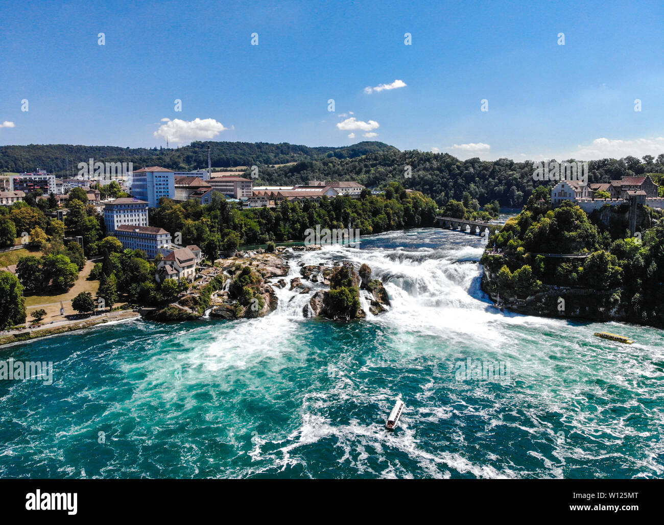 Splendida vista panoramica su Rheinfall (Rhinefalls) a Sciaffusa, Neuhausen am Rheinfall, Svizzera. Foto Stock