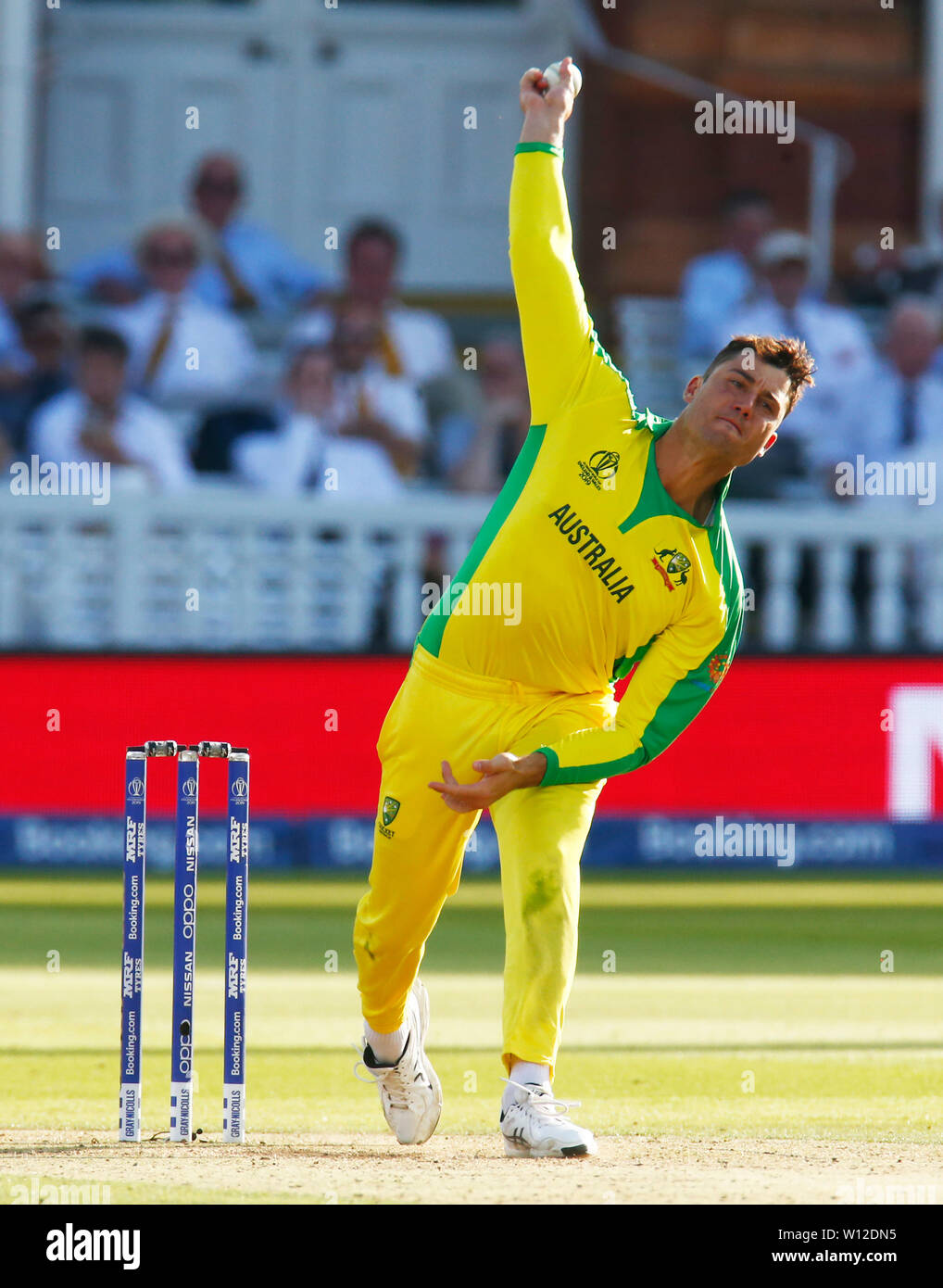 Londra, Regno Unito. Il 29 giugno, 2019. Londra, Inghilterra. 29 giugno: Marcus Stoinis dell Australia durante la ICC Cricket World Cup tra la Nuova Zelanda e l'Australia in corrispondenza del Signore sulla Terra 29 giugno 2019 a Londra, Inghilterra. Credit: Azione Foto Sport/Alamy Live News Foto Stock