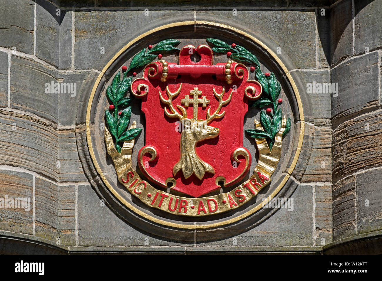 La Canongate burgh braccia come raffigurato sul Mercat Cross in piazza del Parlamento, Edimburgo, Scozia, Regno Unito. Foto Stock
