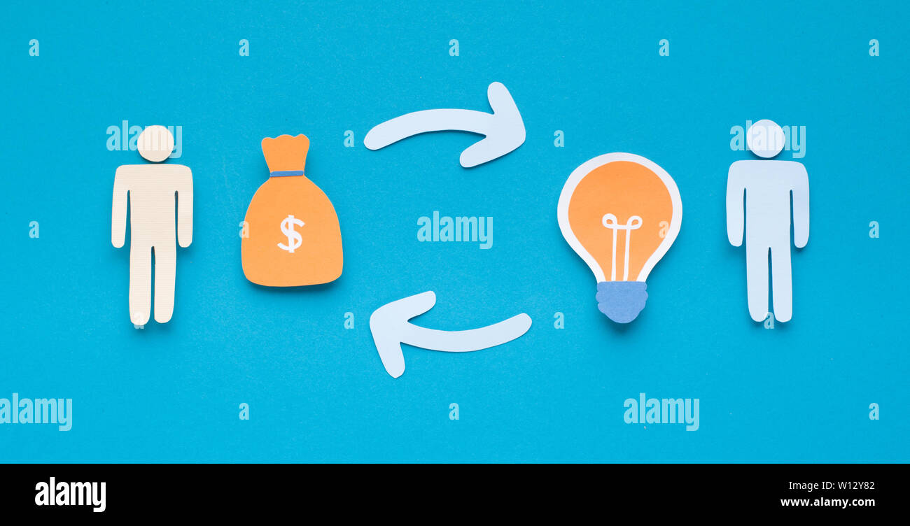 Enterpreneur scambiando la sua idea per gli investitori di denaro Foto Stock