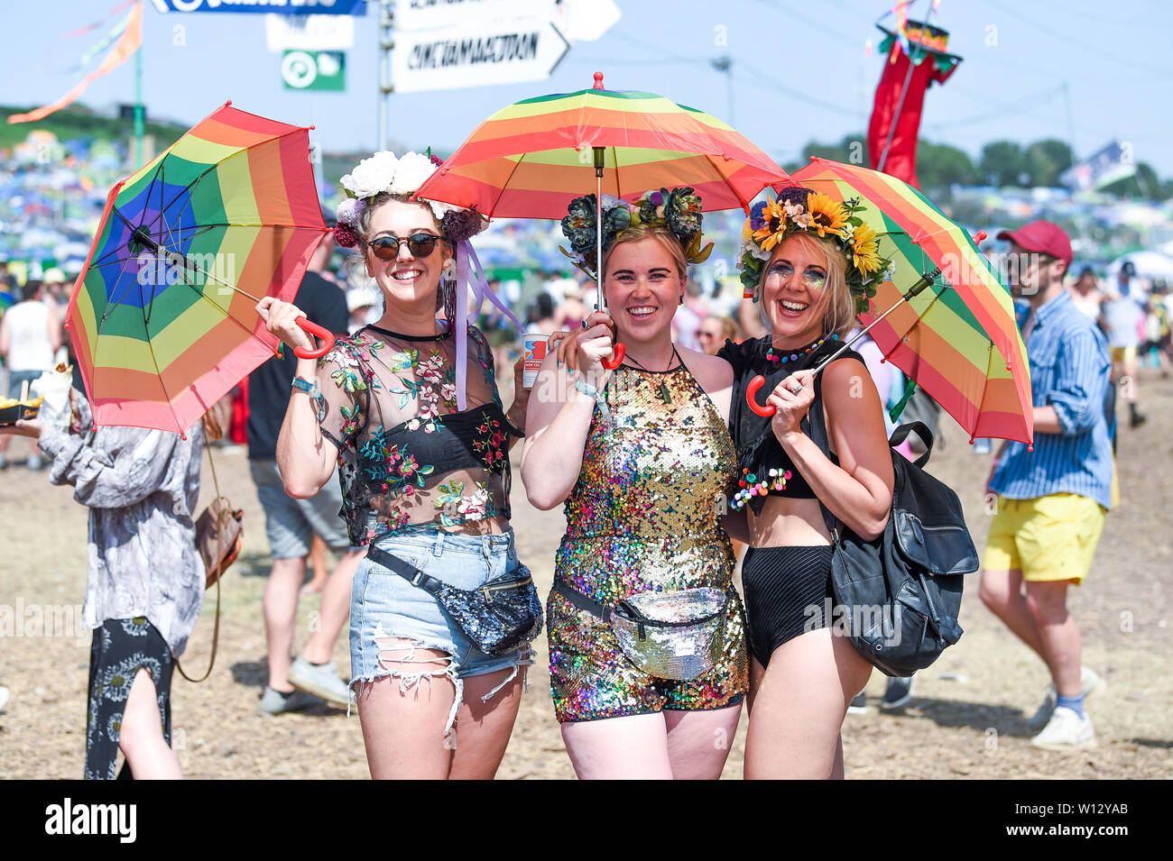 Glastonbury, Pilton, Somerset, Regno Unito. Il 29 giugno 2019. Folla atmosfera a Glastonbury Festival il 29 giugno 2019. Credito: prospettiva femminile/Alamy Live News Foto Stock