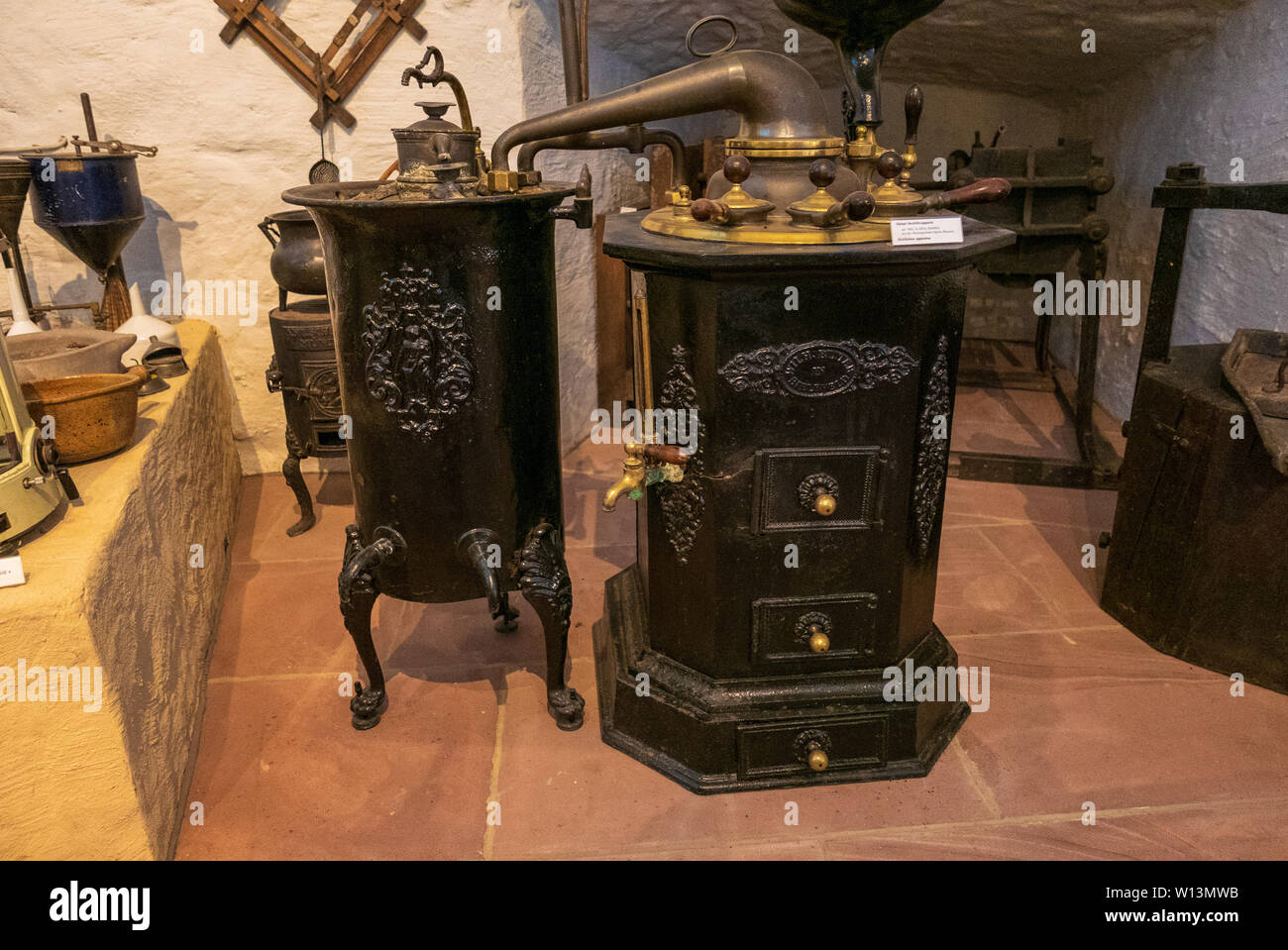 HEIDELBERG, Germania - 16 giugno 2019: il farmacista tedesco Museo in Heidelberg Palace offre approfondimenti sulla storia della farmaceutica, da ant Foto Stock