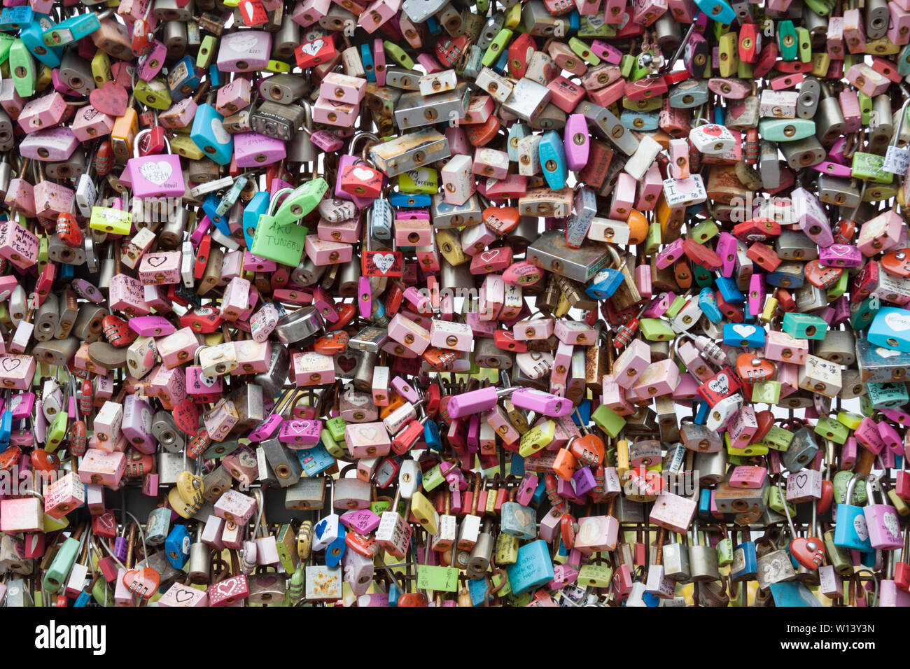 Seoul, Corea del Sud - 25 Settembre 2016: Amore colorati lucchetti, Seoul, Parco di Namsan Foto Stock