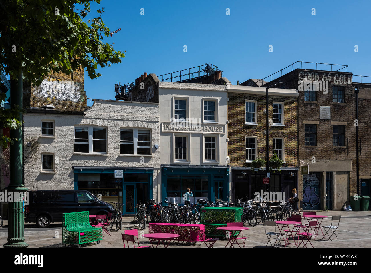 Ferro piatto quadrato, Bankside, Borough di Southwark, Londra, Inghilterra, Regno Unito Foto Stock