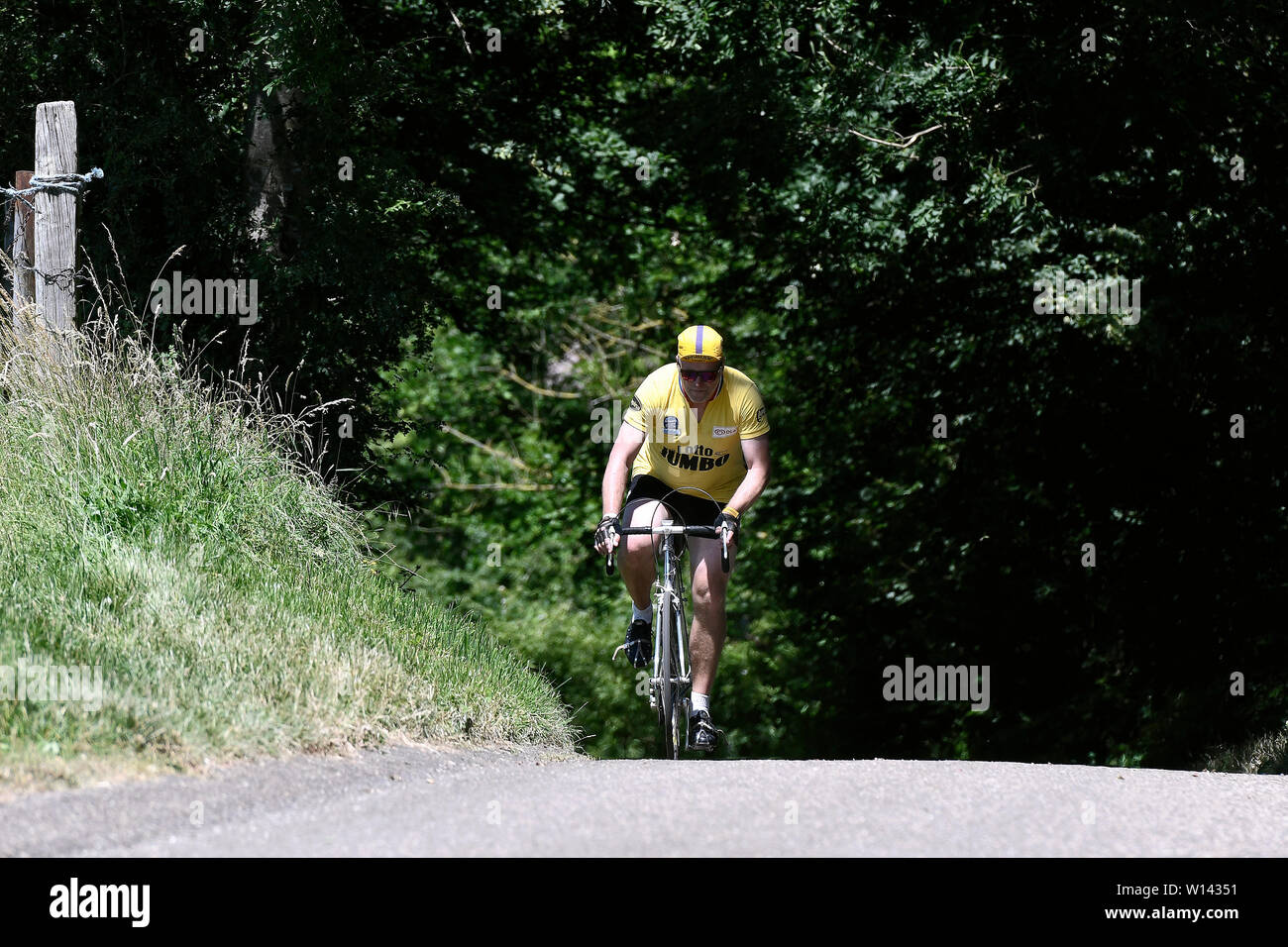 Partecipante del Limburgo eroica, un ciclo tour storico per bici da corsa nella regione olandese del Limburgo. Foto Stock