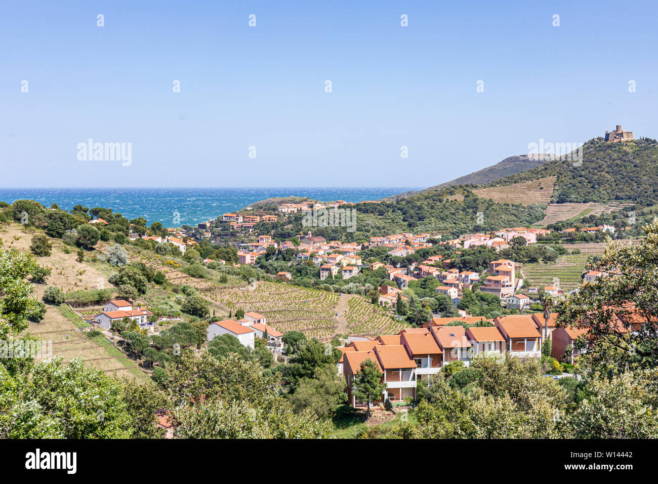 La vista dal motorhome aire al di sopra di Collioure Foto Stock