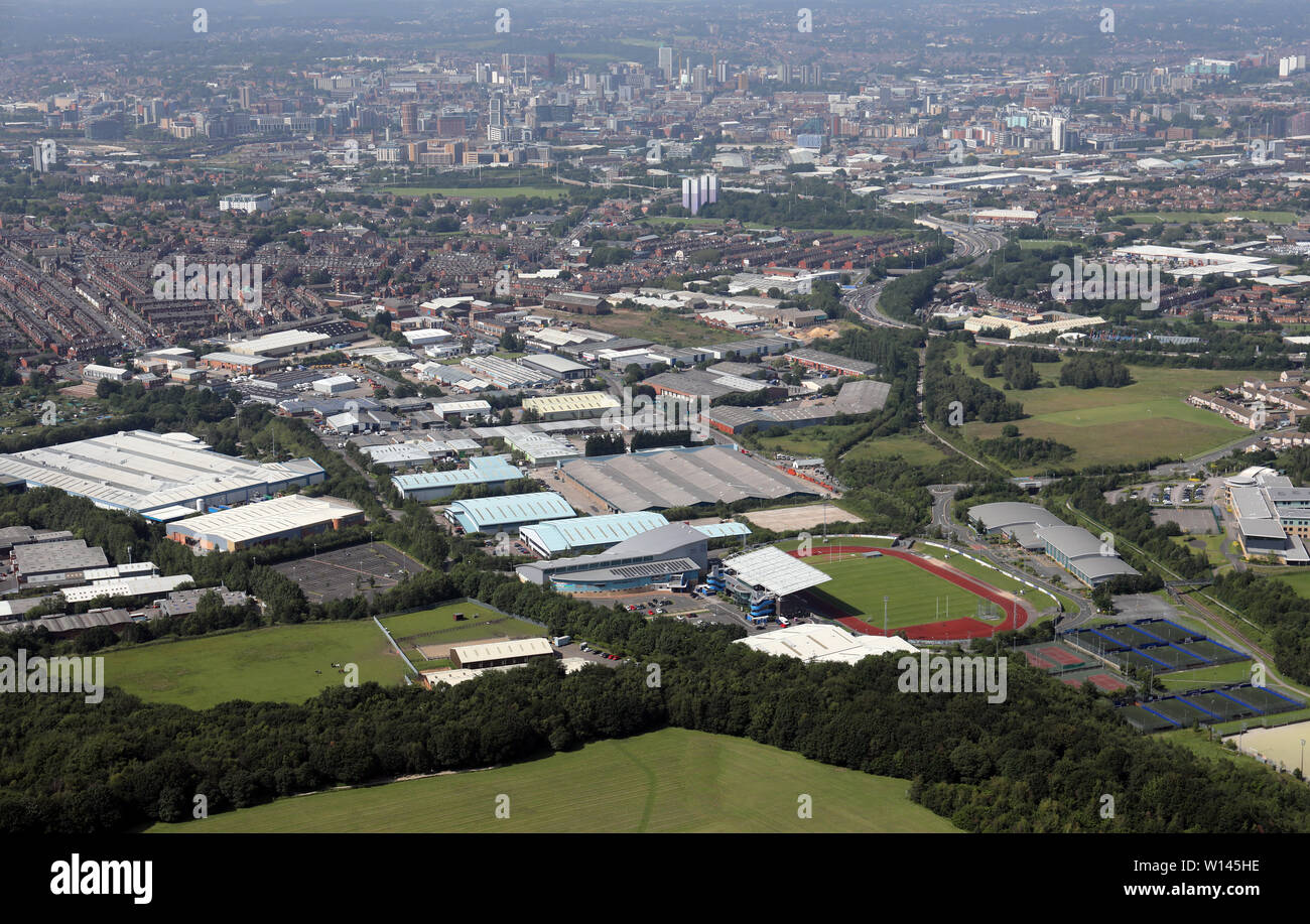 Vista aerea del Sud Leeds Athletics Stadium e l'industrial estate sul modo Lockwood & Parkside Lane, Middleton, Leeds LS11 Foto Stock