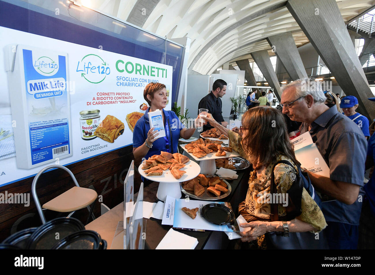 Roma, Italia. Il 30 giugno, 2019. Degustazione dei prodotti stand in vendita su Adriano Panzironi la vita nazionale della convenzione 120 (Luigi Mistrulli/fotogramma, Roma - 2019-06-30) p.s. Credit: Indipendente Photo Agency Srl/Alamy Live News Foto Stock