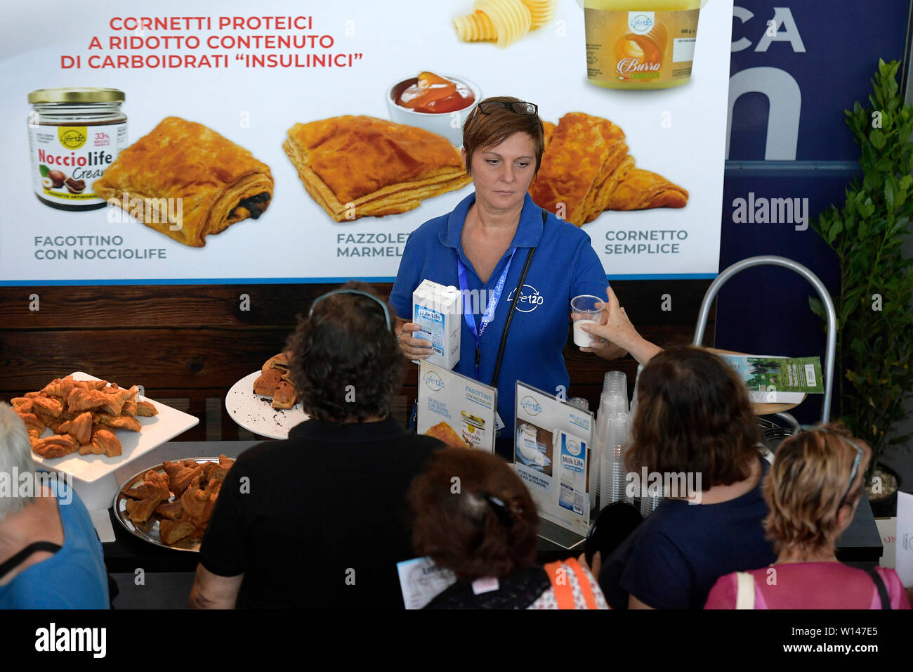 Roma, Italia. Il 30 giugno, 2019. Degustazione dei prodotti stand in vendita su Adriano Panzironi la vita nazionale della convenzione 120 (Luigi Mistrulli/fotogramma, Roma - 2019-06-30) p.s. Credit: Indipendente Photo Agency Srl/Alamy Live News Foto Stock