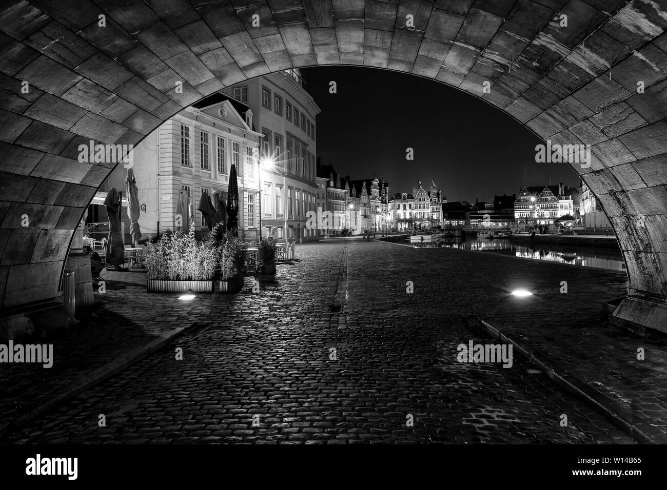 Gand di notte - sotto il ponte Saint-Michaels, Gent Belgie, Belgio Foto Stock