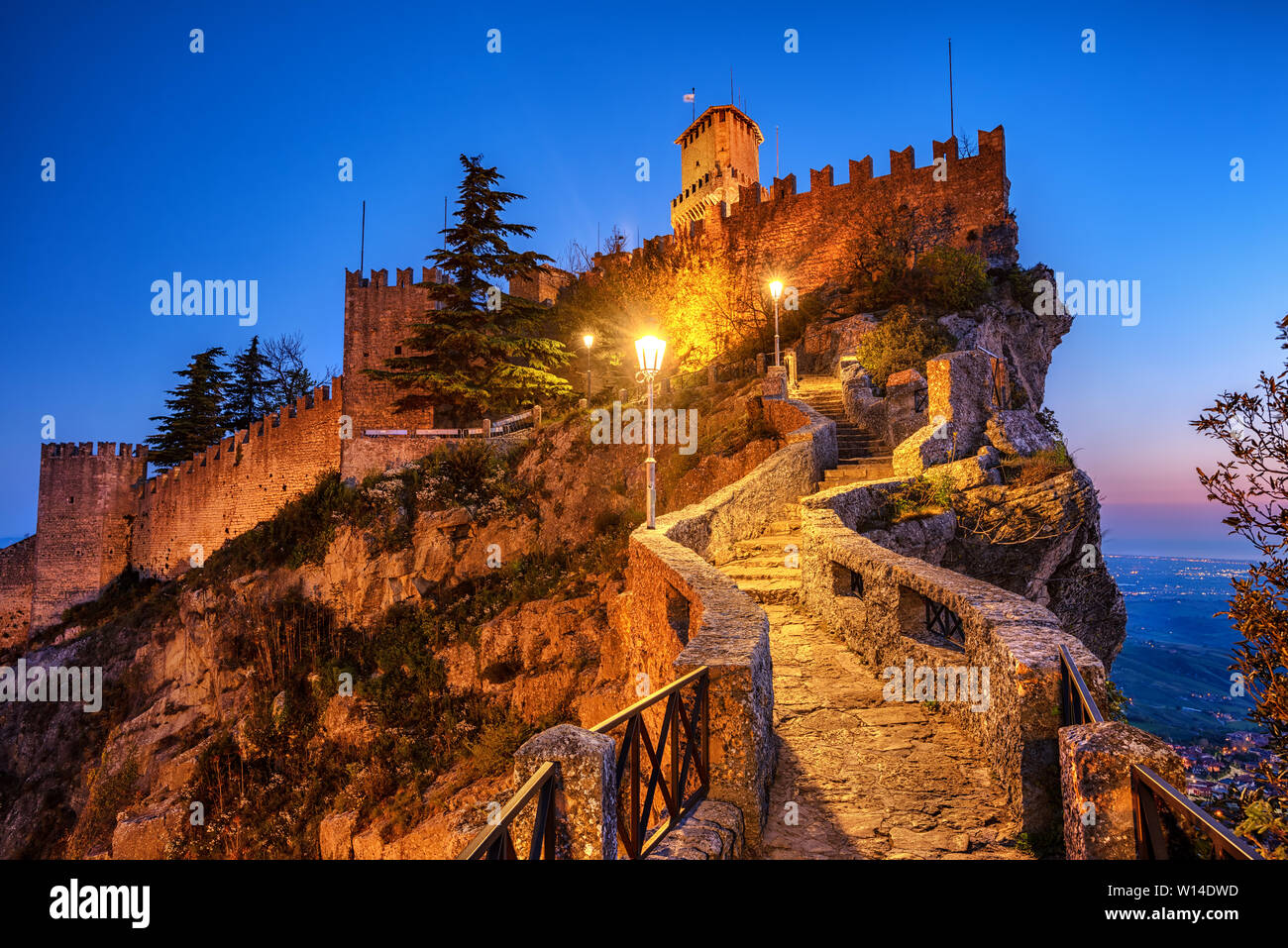 Guaita fortezza, la prima delle tre torri di San Marino, sulla cima del monte Titano rock, Repubblica di San Marino. Guaita è Patrimonio mondiale della cultura Foto Stock