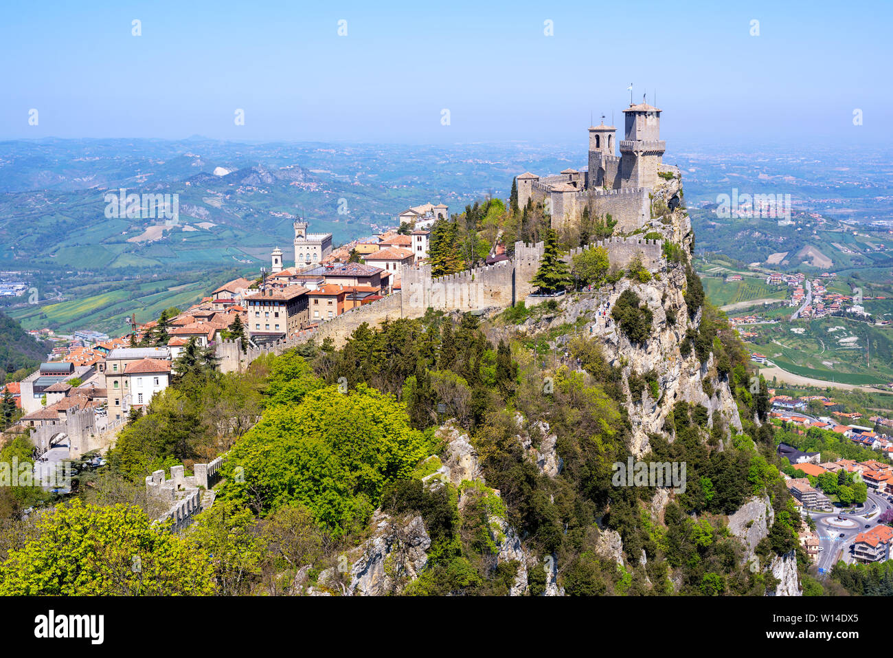 San Marino Città Vecchia con Guaita la prima torre castello, Repubblica di San Marino Foto Stock