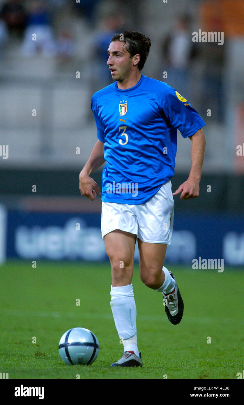 Ruhrstadion Bochum Germania 27.5.2004, calcio: UEFA Under 21 Campionati Europei, Italia (blu) vs Bielorussia (rosso) 1:2 --- Emiliano Moretti (ITA) Foto Stock