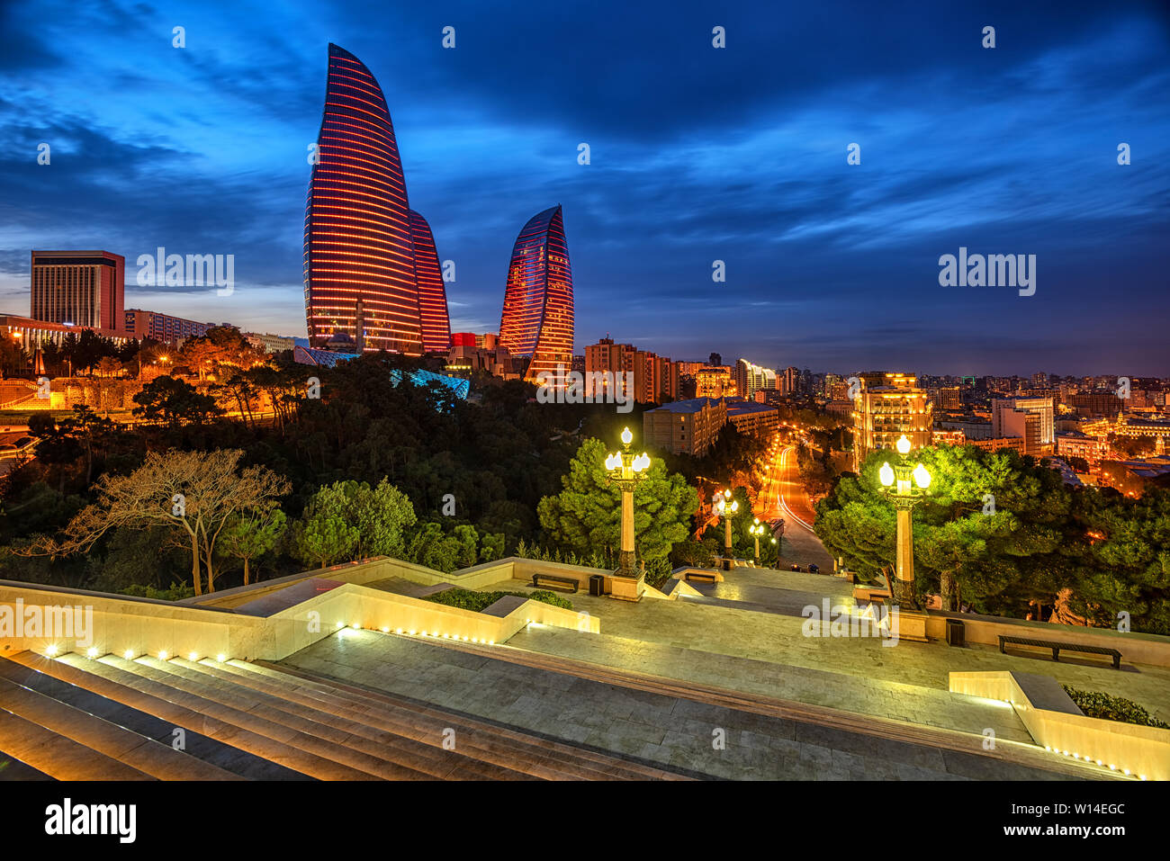 Skyline della città di Baku, Azerbaijan, Vista notte Foto Stock