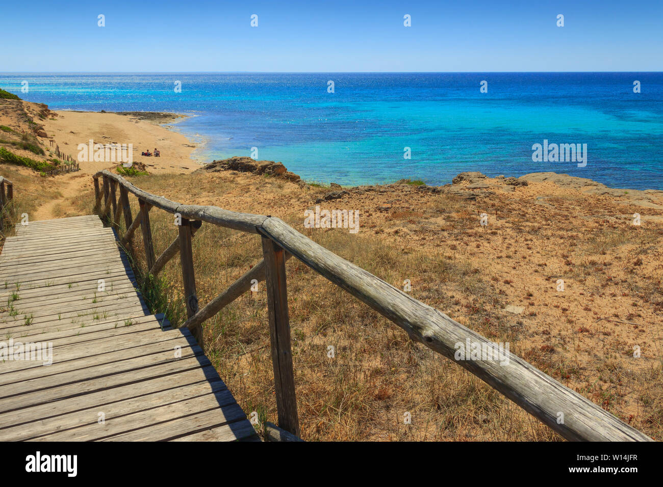 Le spiagge più belle d'Italia. Campomarino dune park: recinzione tra dune del mare,Taranto (Puglia). L'area protetta si estende lungo tutta la coa Foto Stock