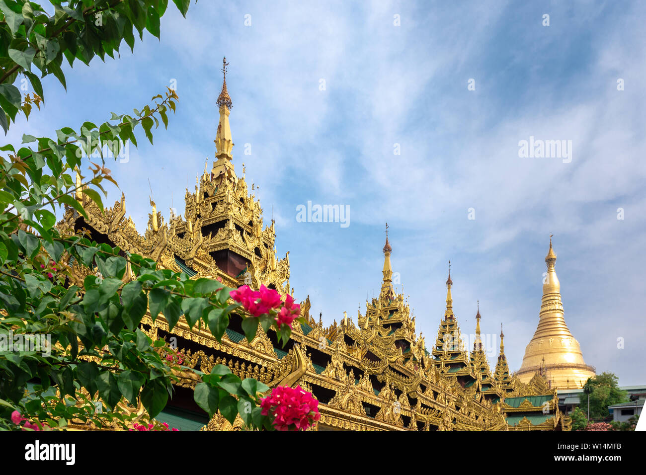 La pagoda buddista architettura. Famoso tempio Buddista Shwedagon pagoda di Yangon, Myanmar Foto Stock