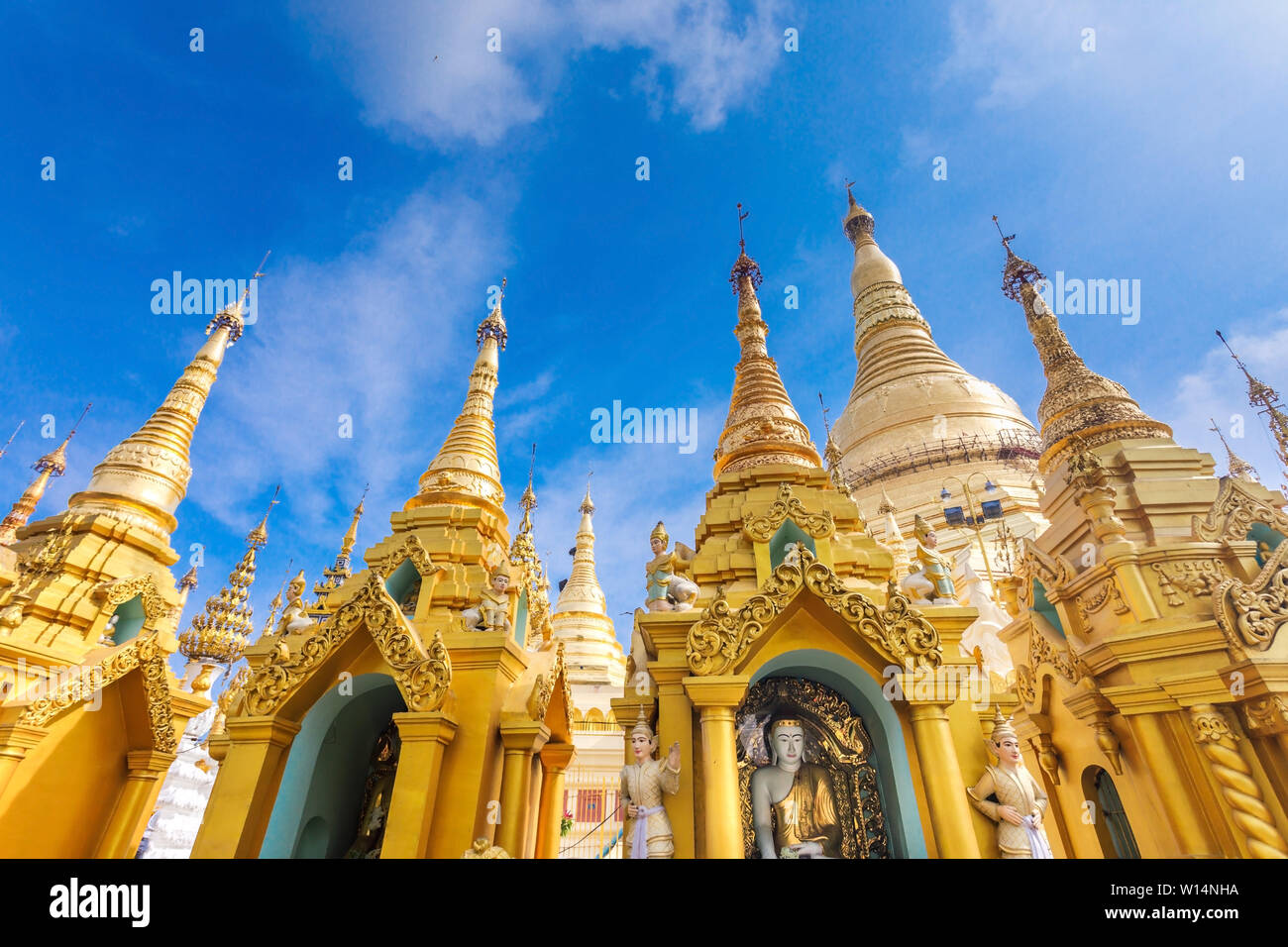 La pagoda buddista architettura. Famoso tempio Buddista Shwedagon pagoda di Yangon, Myanmar Foto Stock
