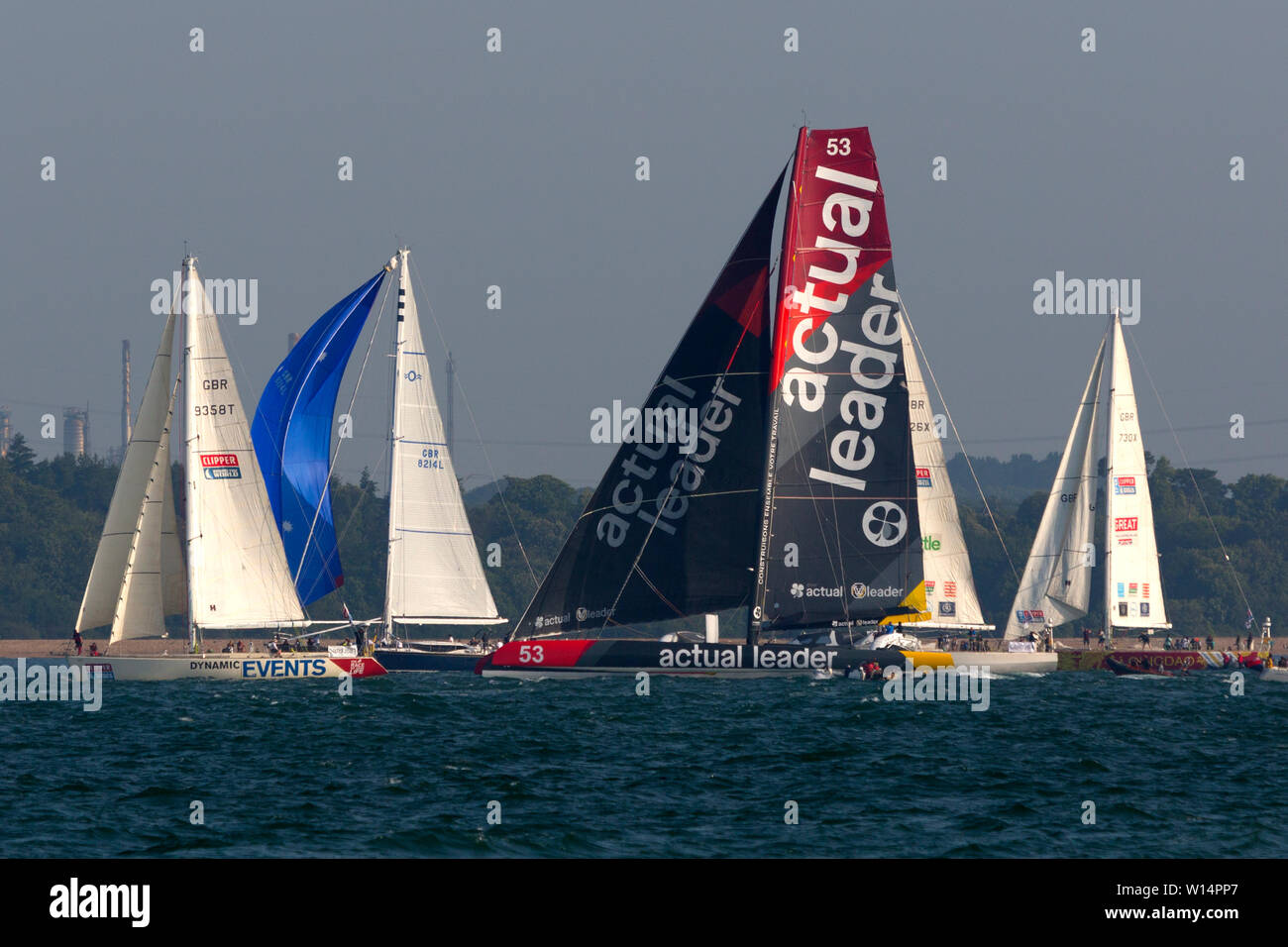 Avviare gli aghi, allume Bay, Headen Warren, spettatori, giro dell'isola in barca a vela, Cowes, Isle of Wight,Inghilterra, 29 Giugno, 2019, Foto Stock