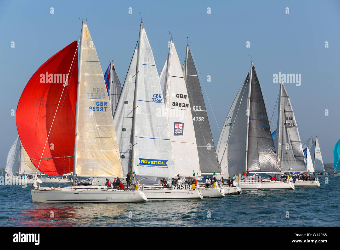 Avviare gli aghi, allume Bay, Headen Warren, spettatori, giro dell'isola in barca a vela, Cowes, Isle of Wight,Inghilterra, 29 Giugno, 2019, Foto Stock