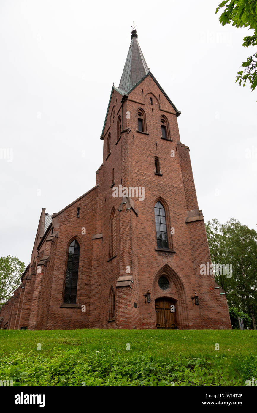 Vestre Aker chiesa parrocchiale nel quartiere Ullevål di Oslo Norvegia, costruito in stile neogotico, rosso mattone, nel 1855 Foto Stock