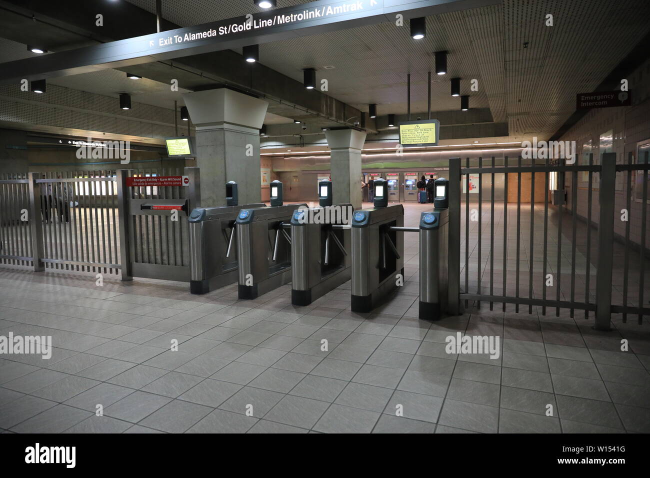 La tariffa di rubinetto varchi presso la Union Station la stazione della metropolitana di Los Angeles Foto Stock