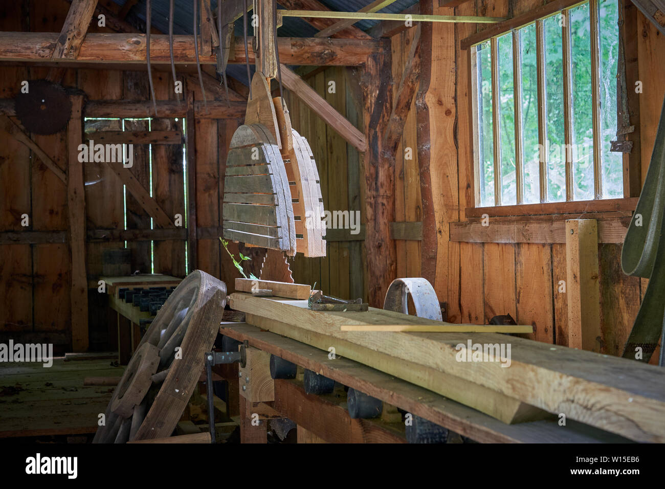 Ricostruita segheria presso il Museo Nazionale di Storia, St Fagans, Cardiff Foto Stock