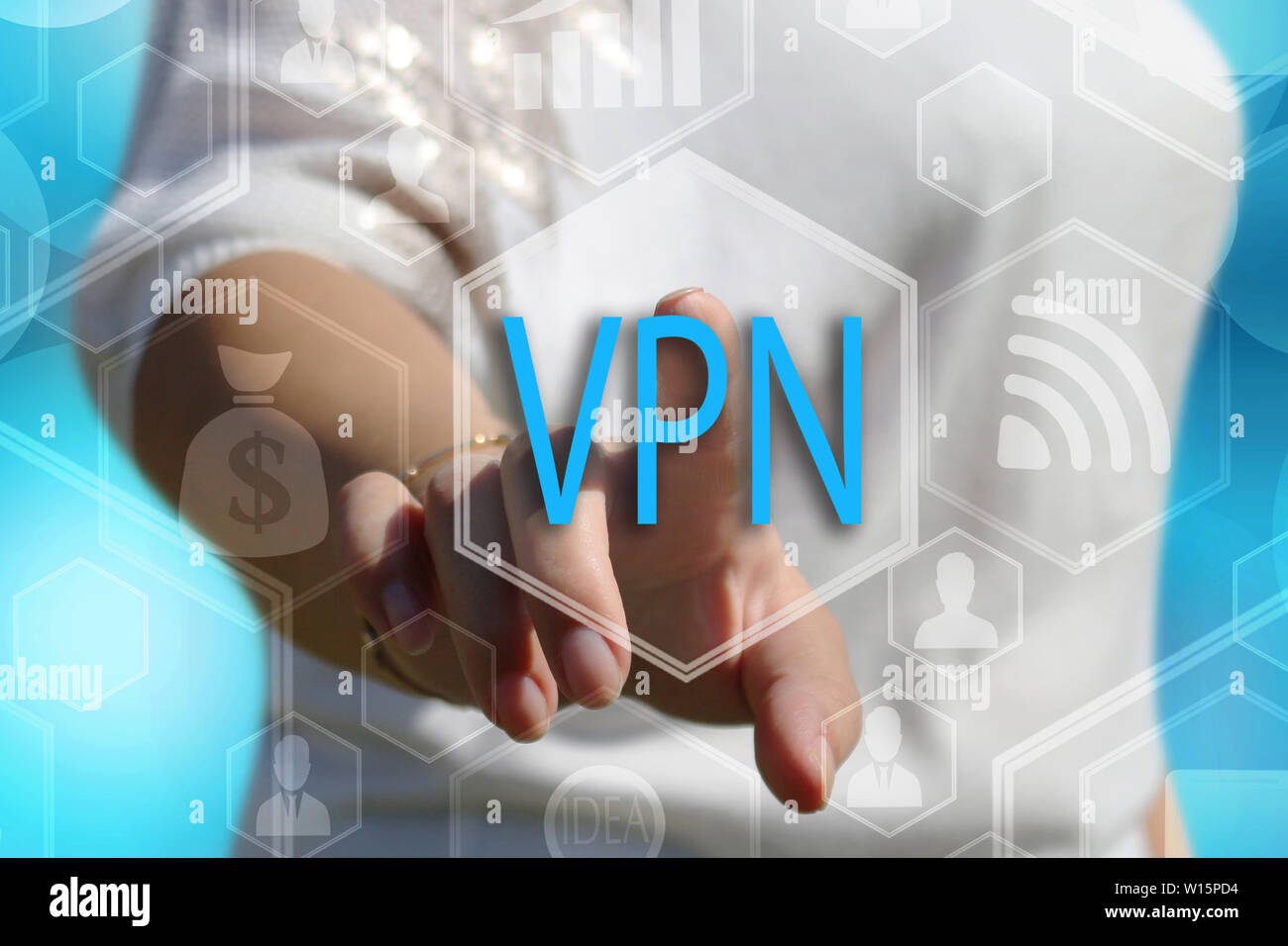 L uomo d affari sceglie il pulsante VPN, Rete privata virtuale sullo schermo a sfioramento Foto Stock