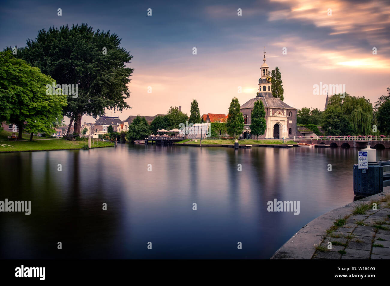 City Gate Zijlpoort in Leiden presso il Singel landmark turistico nei Paesi Bassi Foto Stock
