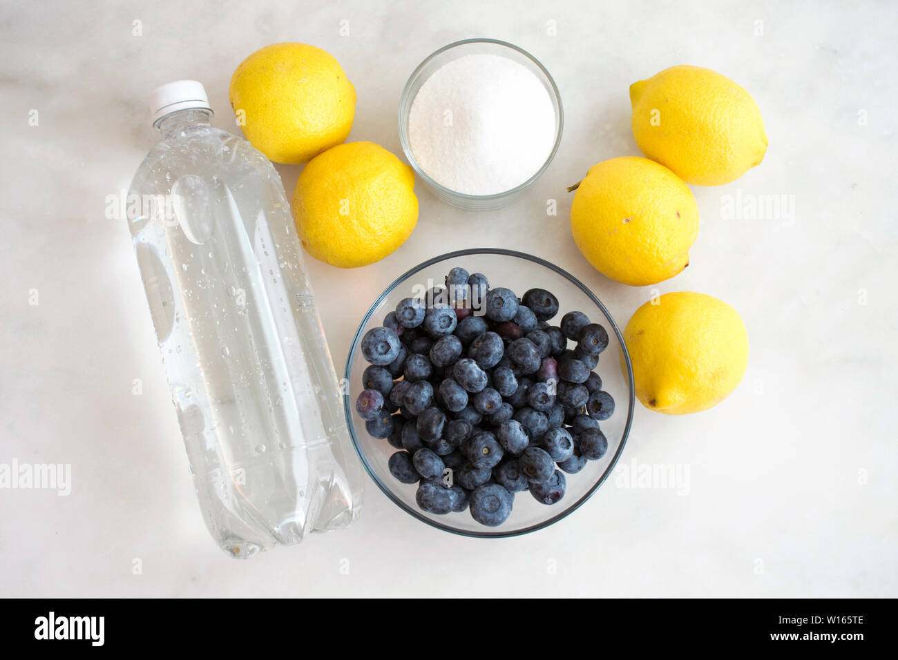 Vini spumanti mirtillo Lemonade Ingredienti Foto Stock