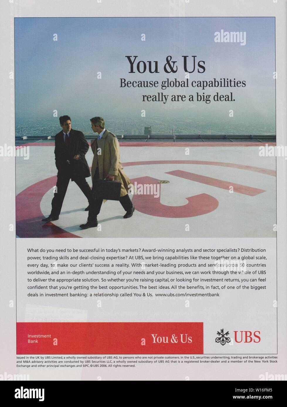 Manifesto pubblicitario UBS Group AG in rivista cartaria dal 2006 anno, pubblicità, pubblicitario creativo UBS Banca d'investimento svizzera pubblicità anni '2000 Foto Stock
