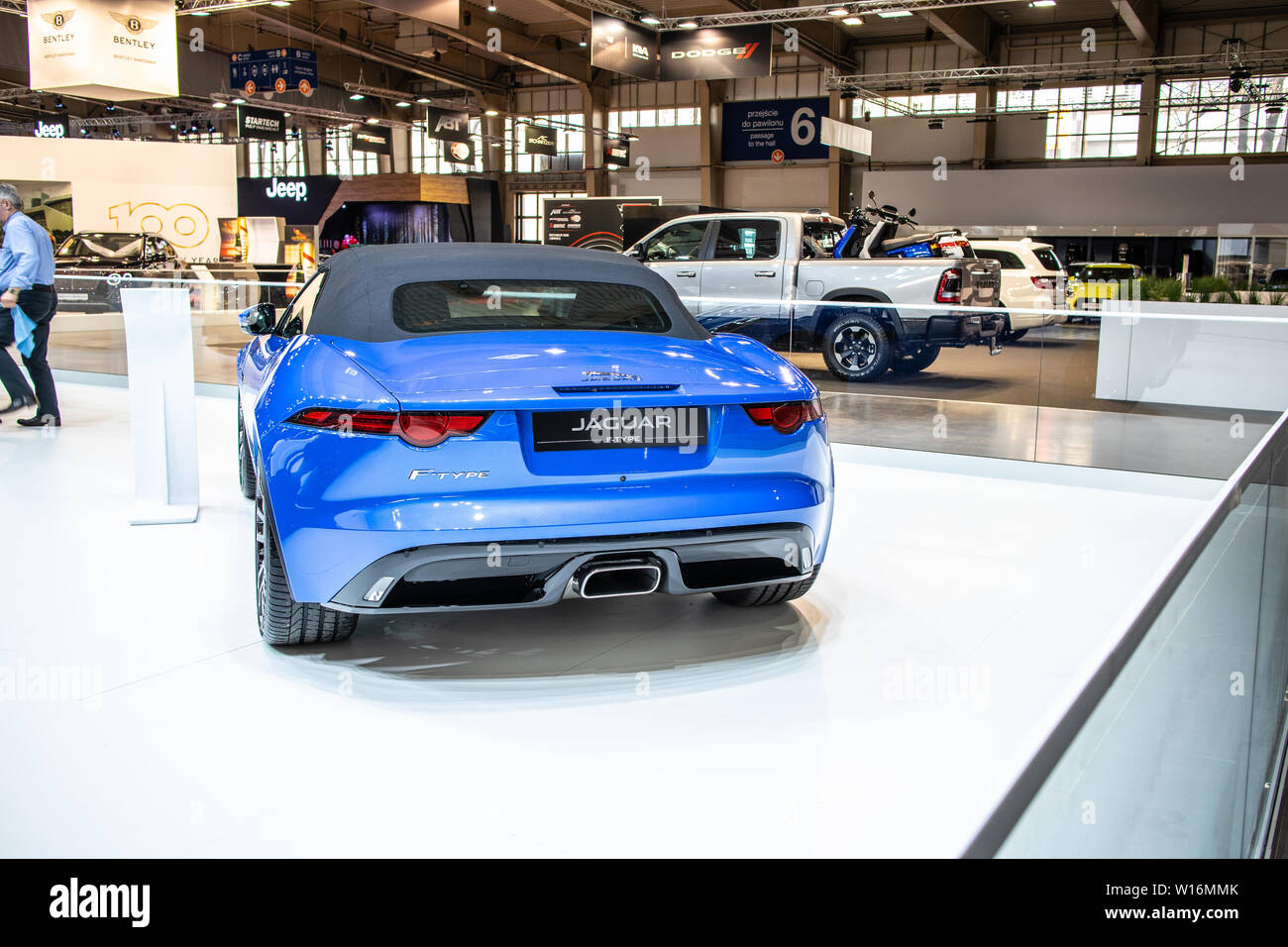 Poznan, Polonia, Marzo 2019 blue Jaguar F-Type Cabrio, Poznan International Motor Show, biplace cabrio macchina fabbricata dalla British Jaguar Foto Stock