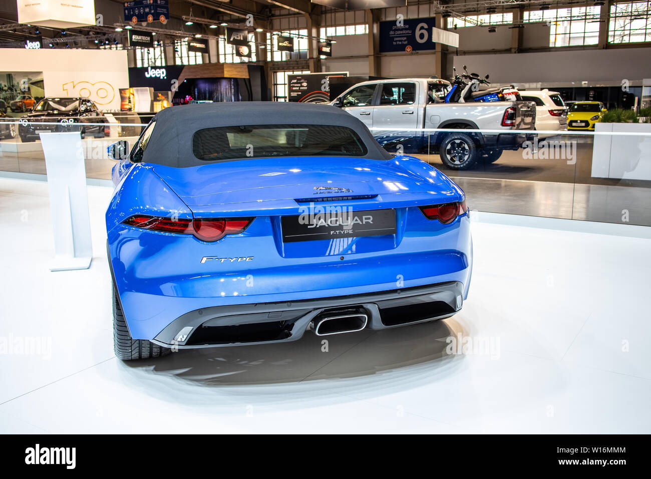 Poznan, Polonia, Marzo 2019 blue Jaguar F-Type Cabrio, Poznan International Motor Show, biplace cabrio macchina fabbricata dalla British Jaguar Foto Stock