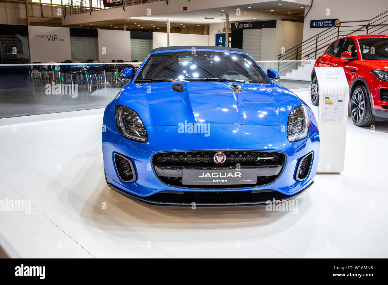 Poznan, Polonia, Marzo 2019 blue Jaguar F-Type Cabrio, Poznan International Motor Show, biplace cabrio macchina fabbricata dalla British Jaguar Foto Stock