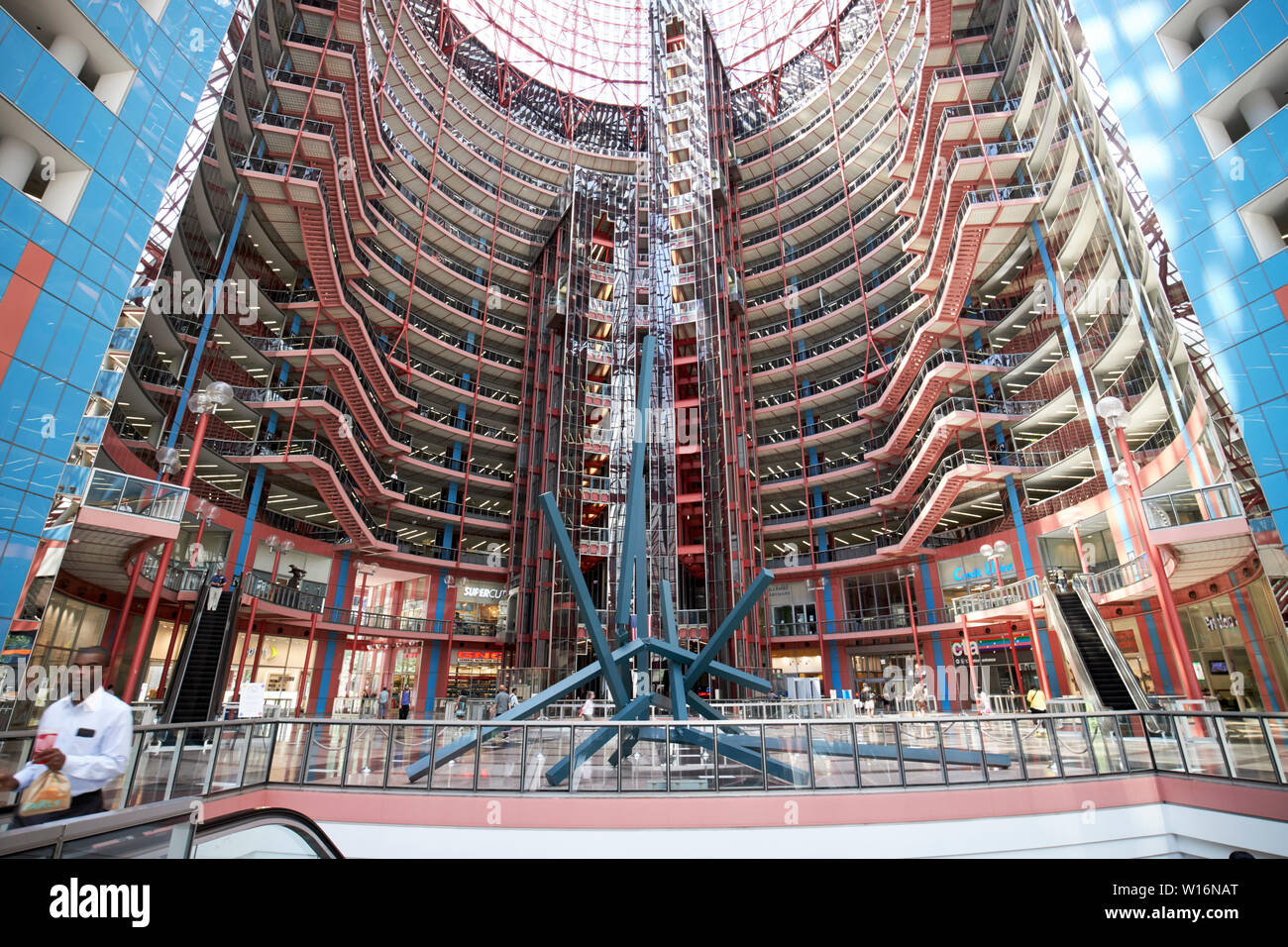Interno del James R. Thompson Center atrium shopping mall Chicago IL USA Foto Stock