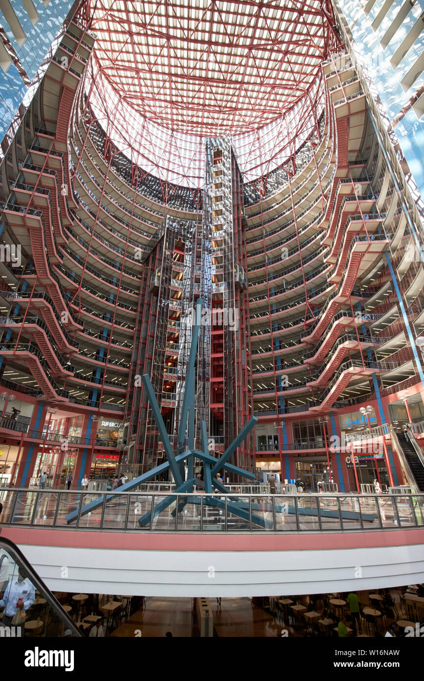 Interno del James R. Thompson Center atrium shopping mall Chicago IL USA Foto Stock