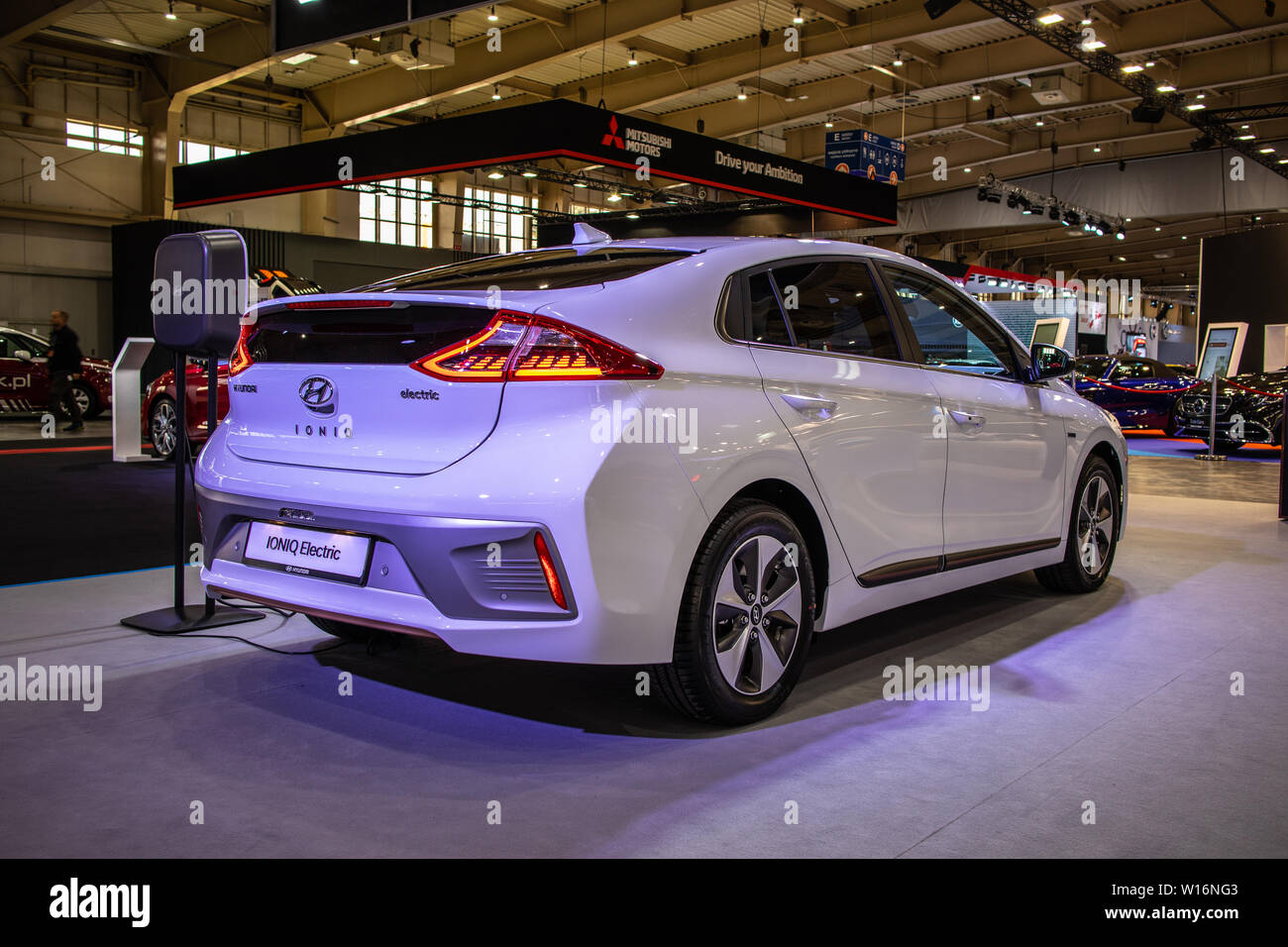 Poznan, Polonia, Marzo 2019 white Hyundai IONIQ elettrico, Poznan International Motor Show eco friendly macchina prodotta da sud coreano Hyundai Foto Stock