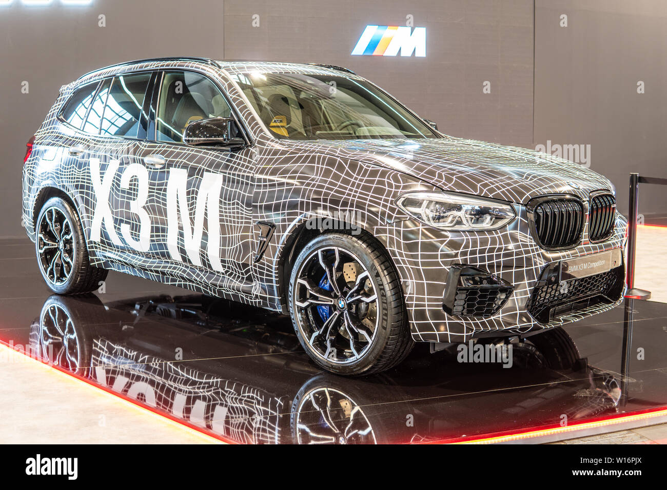 Poznan, Polonia, Mar 2019 BMW X3 M la concorrenza con il camuffamento, Poznan International Motor Show, Gen 3 G01, lusso crossover SUV prodotta dalla BMW Foto Stock