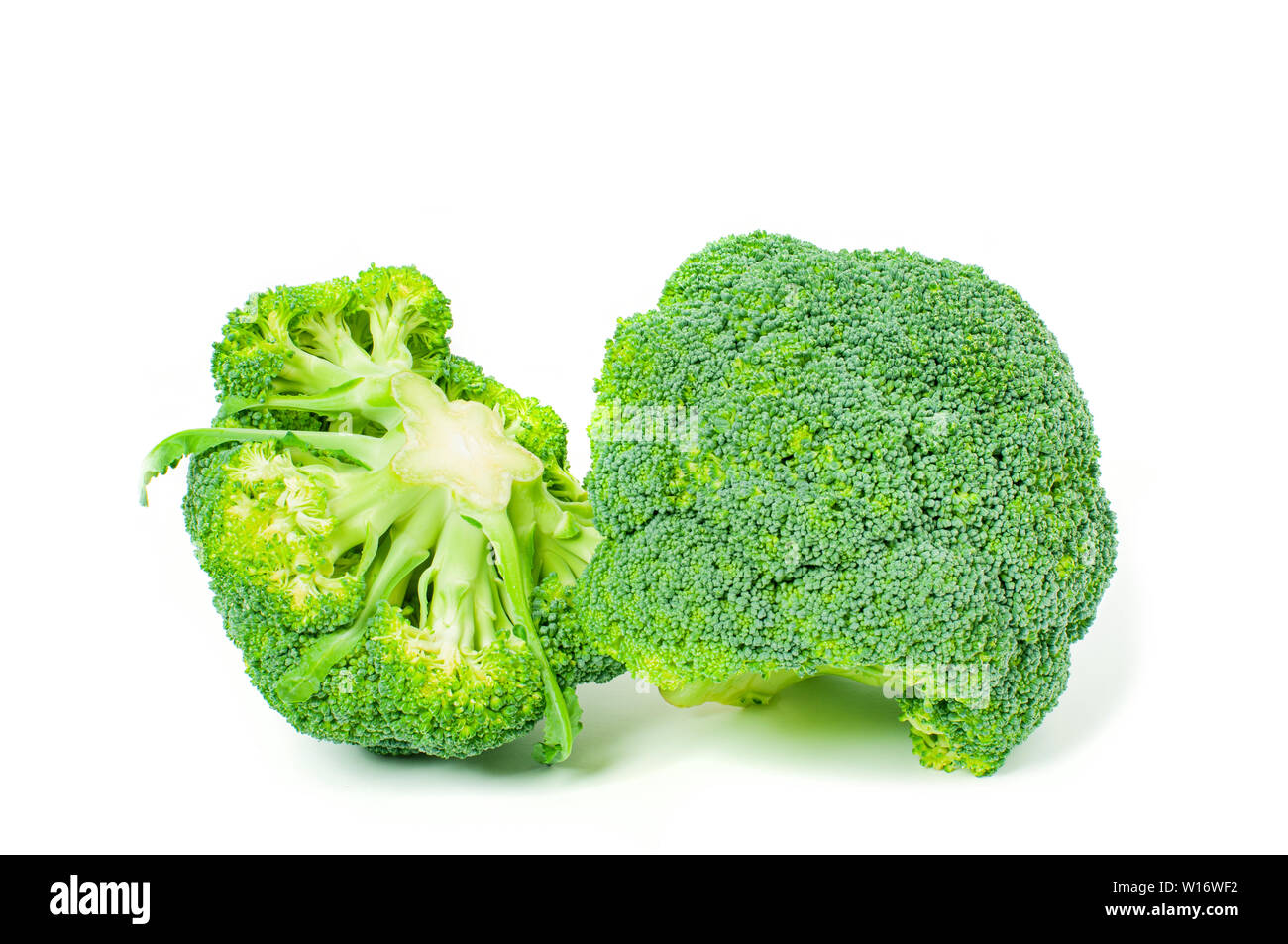 Fresche e vegetali. Broccoli isolati su sfondo bianco Foto Stock