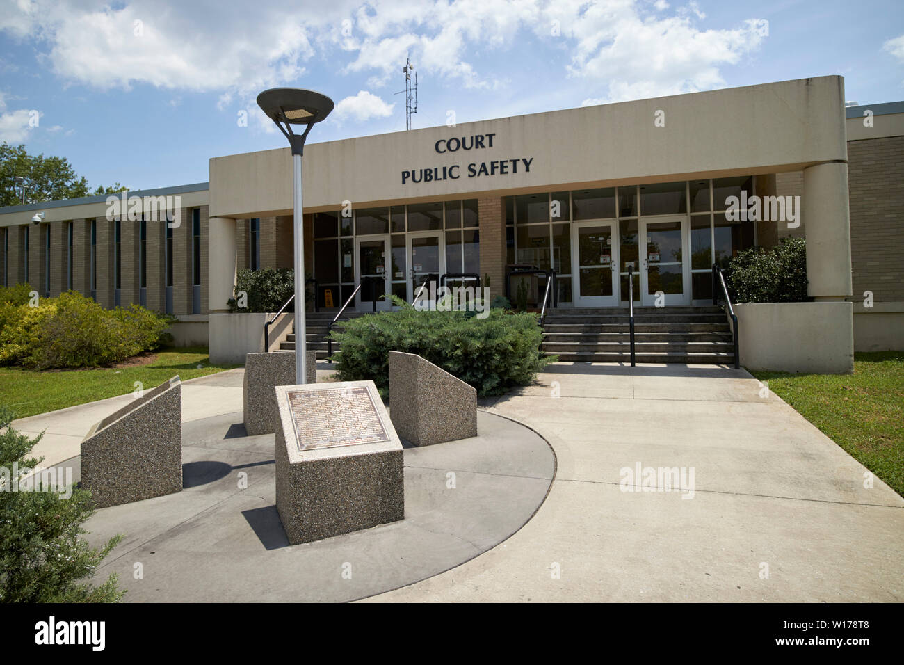 Oak Ridge palazzo comunale e il palazzo di giustizia con la nascita di una città i monumenti n'ex città segreta di Oak Ridge nel Tennessee USA Foto Stock