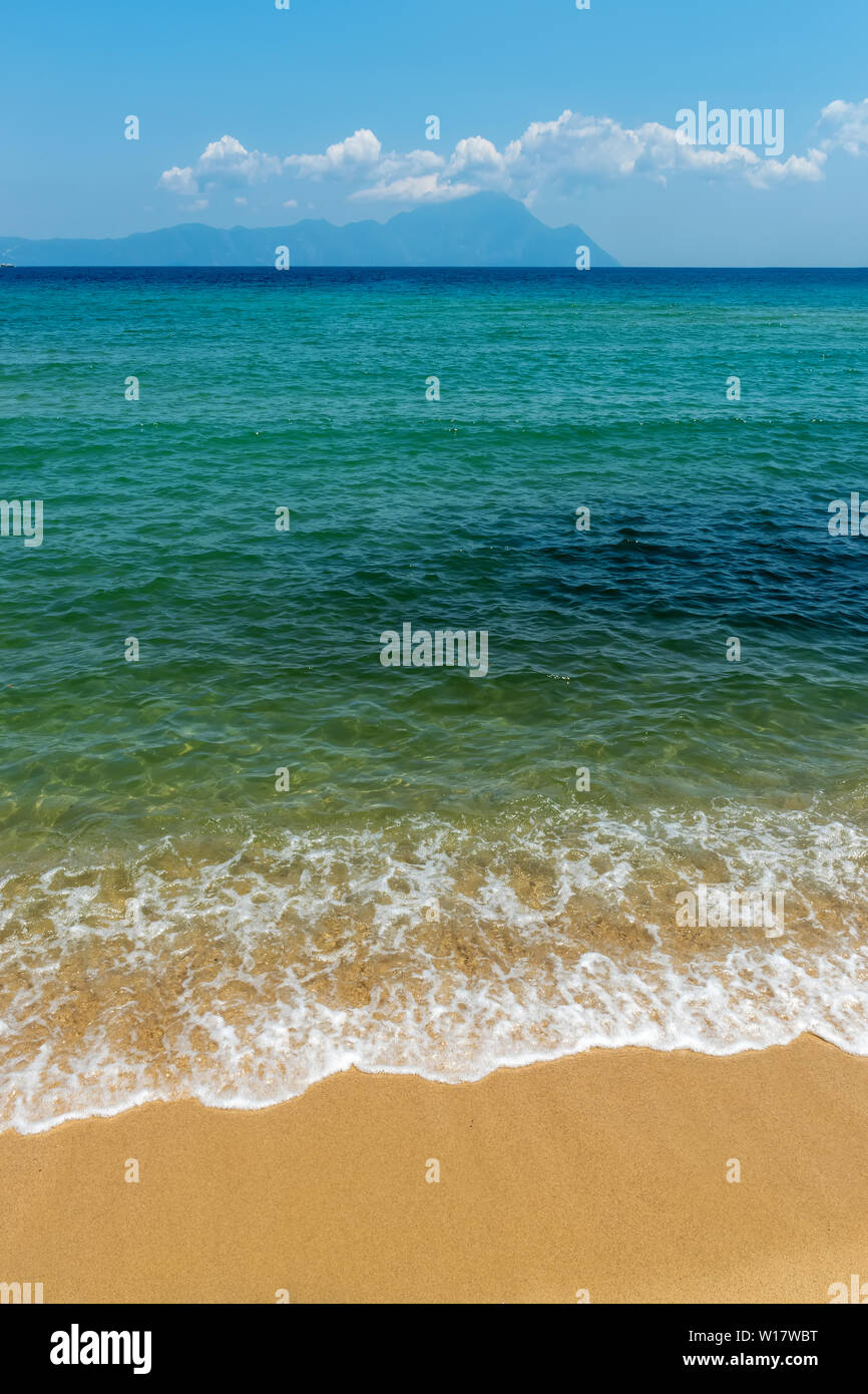 Sabbia di mare sky concept. La sabbia sulla spiaggia e il Cielo di estate blu, calma e concetto di natura Foto Stock