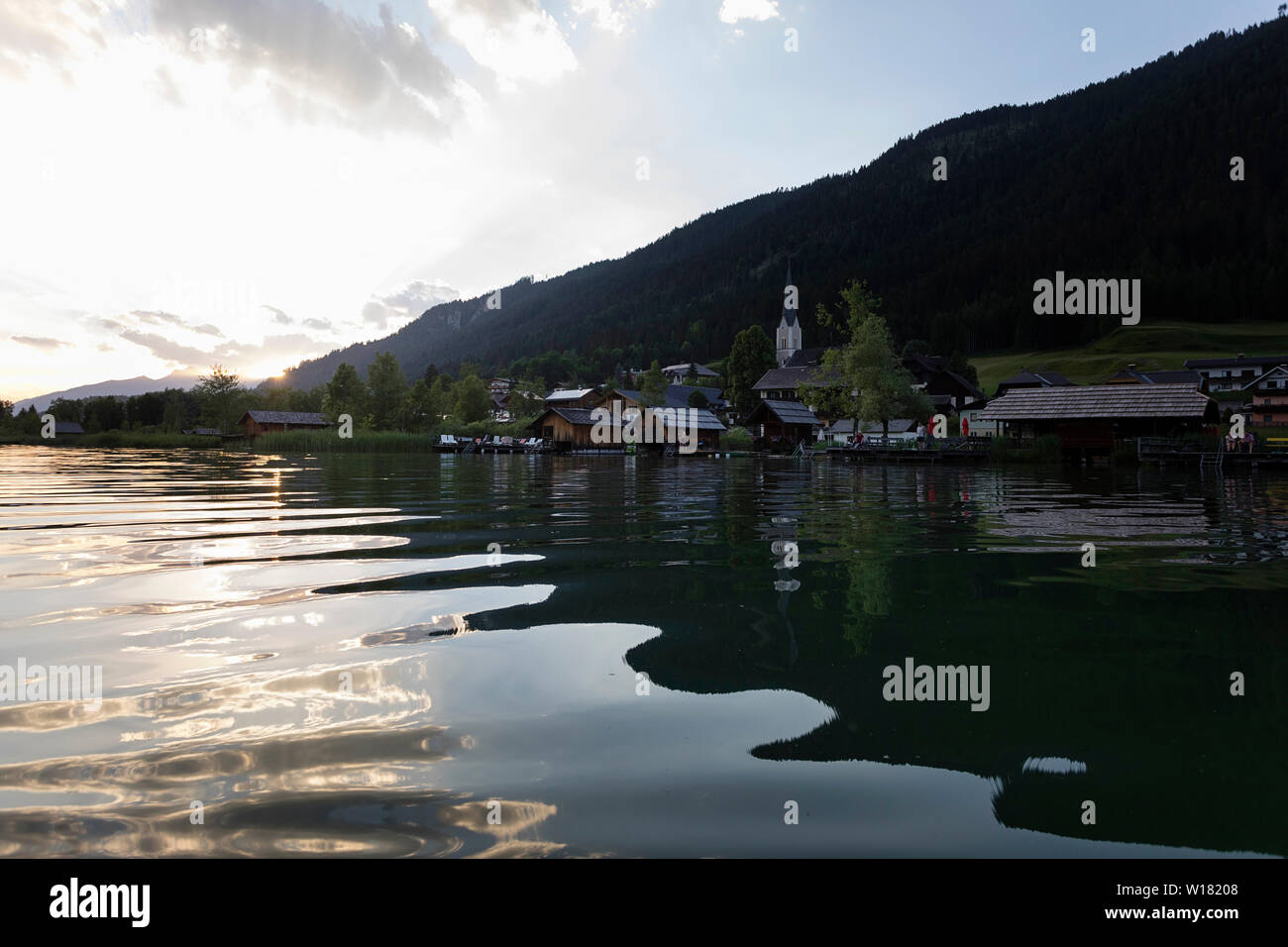 L'Austria, la Carinzia, il lago Weissensee in estate Foto Stock
