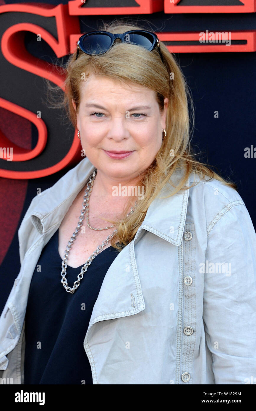 Catherine Curtin presso la premiere mondiale della stagione 3 di Netflix serie TV "tranger cose' a Barnum Hall. Santa Monica, 28.06.2019 | Utilizzo di tutto il mondo Foto Stock